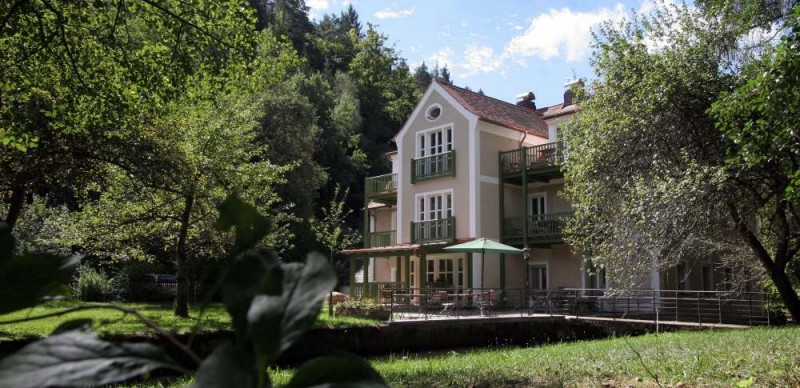 Stammhaus am Wasser mit 6 Ferienwohnungen für bis zu 4 Personen für Urlaub im Bayerischen Wald und Oberpfälzer Wald